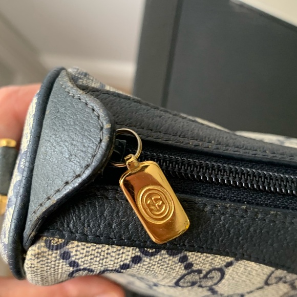 (55) GUCCI 80s Navy Crossbody - Picture 6 of 10